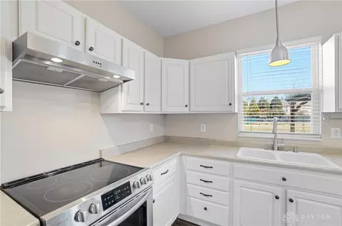 Kitchen - 7462 Heaton Cir, Maineville, OH 45039 photo 4 of 5