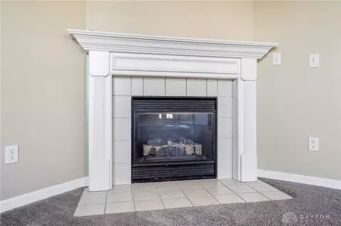 Living - 7462 Heaton Cir, Maineville, OH 45039 photo 4 of 5