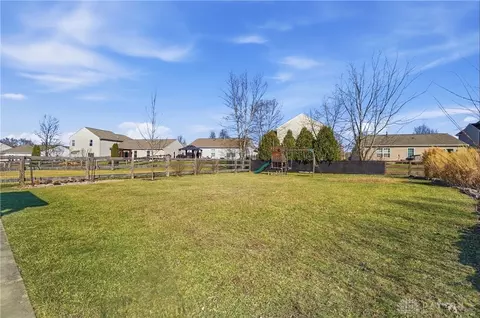 Exterior - 7462 Heaton Cir, Maineville, OH 45039 photo 9 of 12