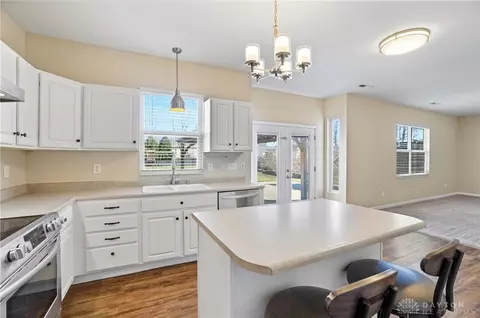 Kitchen - 7462 Heaton Cir, Maineville, OH 45039 photo 3 of 5