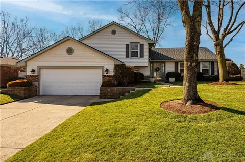 612 Applehill Dr, West Carrollton, OH 45449