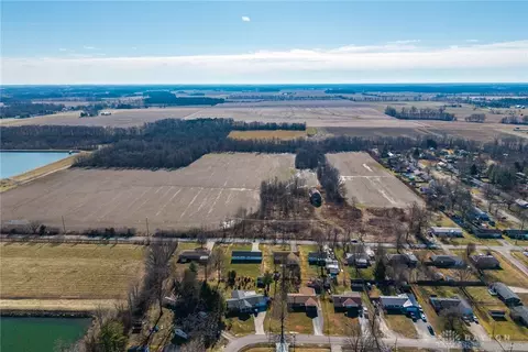 7403 Fairground Rd, Blanchester, OH 45107