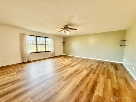 Living - 3460 Hanson Rd, Springfield, OH 45504 photo 2 of 4