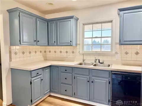Kitchen - 3460 Hanson Rd, Springfield, OH 45504 photo 3 of 8