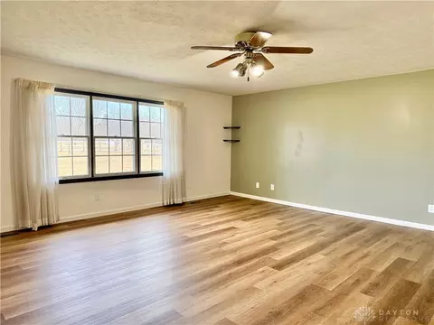 Living - 3460 Hanson Rd, Springfield, OH 45504 photo 1 of 4