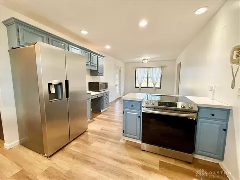 Kitchen - 3460 Hanson Rd, Springfield, OH 45504 photo 6 of 8