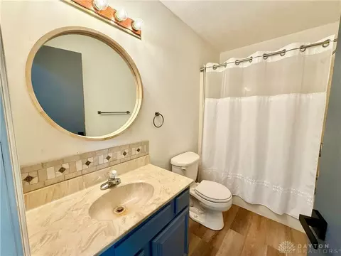 Bath - 3460 Hanson Rd, Springfield, OH 45504 photo 1 of 6