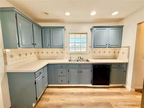 Kitchen - 3460 Hanson Rd, Springfield, OH 45504 photo 4 of 8