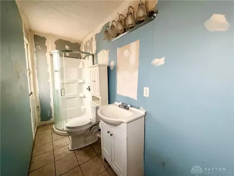 Bath - 920 Elder St, Springfield, OH 45505 photo 1 of 1