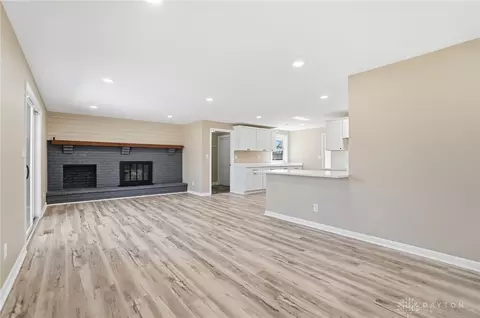 Living - 5324 Glendon Ln, Dayton, OH 45440 photo 4 of 7