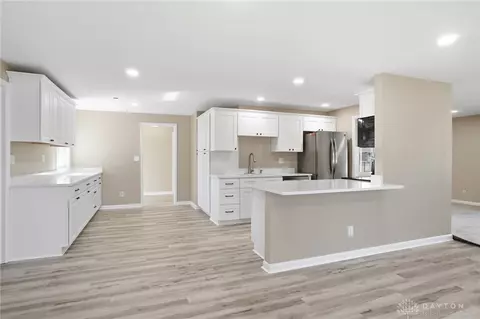 Kitchen - 5324 Glendon Ln, Dayton, OH 45440 photo 2 of 9