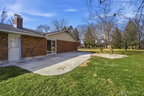 Exterior - 5324 Glendon Ln, Dayton, OH 45440 photo 8 of 12