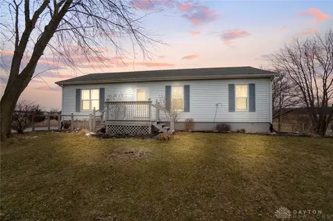 4075 Russia Versailles Rd, Houston, OH 45333