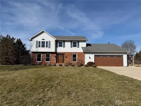 1595 Fox Run, Troy, OH 45373