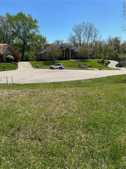 2439 Greystone Ln, Springfield, OH 45503 photo 4