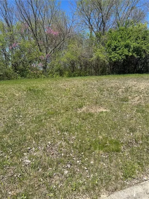 2439 Greystone Ln, Springfield, OH 45503 photo 2