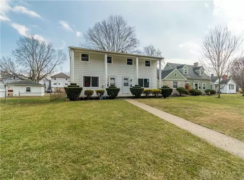 Exterior - 846 Crescent Dr, Sidney, OH 45365 photo 2 of 6