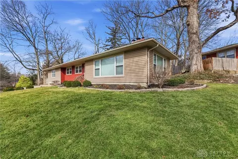 648 N Tanglewood Dr, Springfield, OH 45504 photo 3