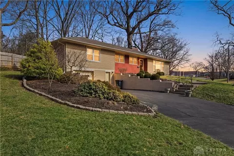 648 N Tanglewood Dr, Springfield, OH 45504 photo 2