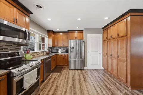 648 N Tanglewood Dr, Springfield, OH 45504 photo 9