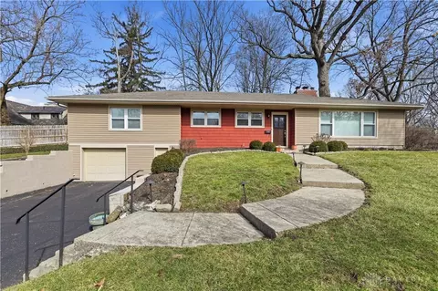 648 N Tanglewood Dr, Springfield, OH 45504