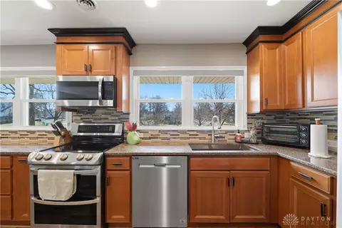648 N Tanglewood Dr, Springfield, OH 45504 photo 7