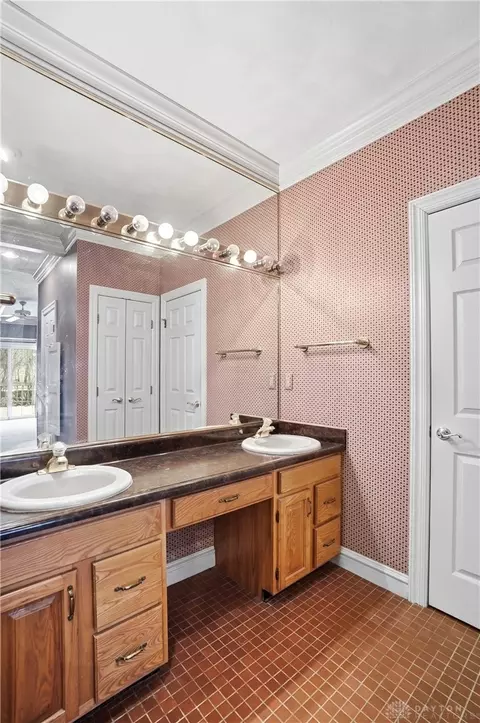 Bath - 889 Timberlake Ct, Kettering, OH 45429 photo 2 of 8