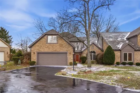 Exterior - 889 Timberlake Ct, Kettering, OH 45429 photo 3 of 9