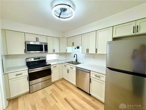 3034 Bright Bounty Ln, Dayton, OH 45449