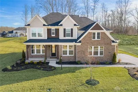 2425 Bent Grass Dr, Beavercreek, OH 45431