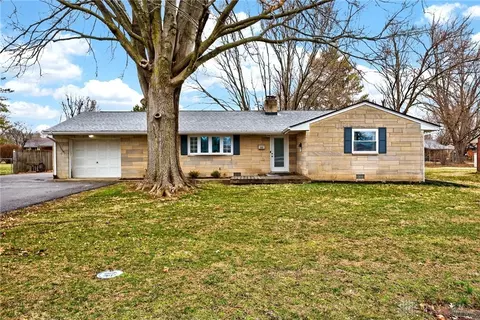 60 Rosewood Dr, Springboro, OH 45066