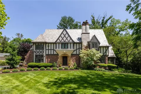 1500 Ridgeway Rd, Oakwood, OH 45419