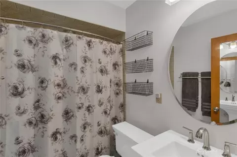 Bath - 654 Cushing Ave, Dayton, OH 45429 photo 1 of 2
