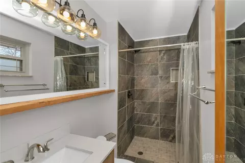 Bath - 654 Cushing Ave, Dayton, OH 45429 photo 2 of 2