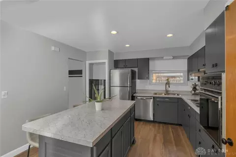 Kitchen - 654 Cushing Ave, Dayton, OH 45429 photo 3 of 5