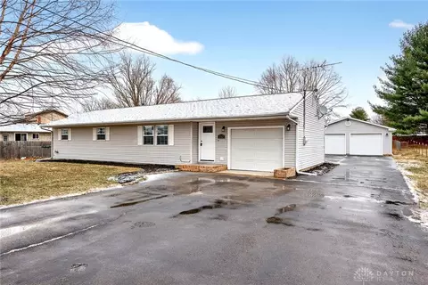 212 Robert Ln, Xenia, OH 45385