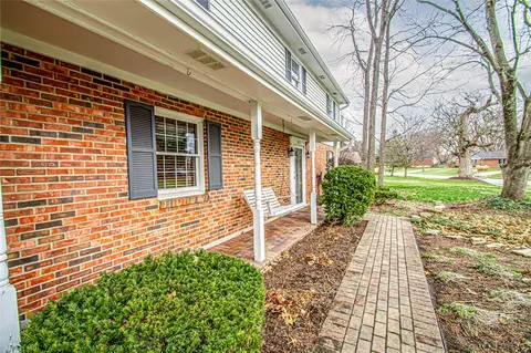 471 Roselake Dr, Centerville, OH 45458 photo 2