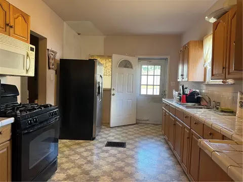 5709 Adelphi St, Cincinnati, OH 45227 photo 2