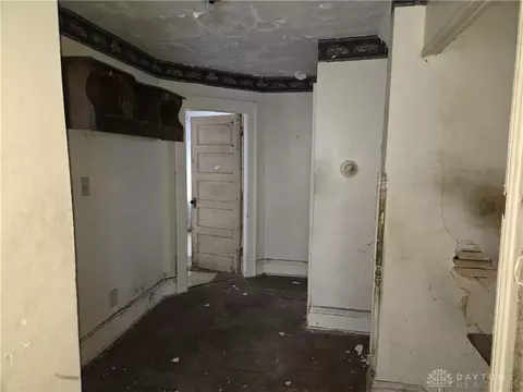 Entry Way - 727 W High St, Springfield, OH 45506 photo 3 of 3