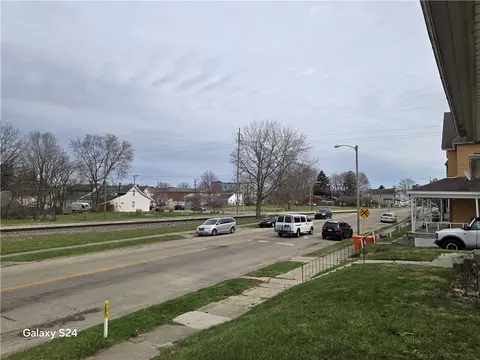 Exterior - 727 W High St, Springfield, OH 45506 photo 11 of 13