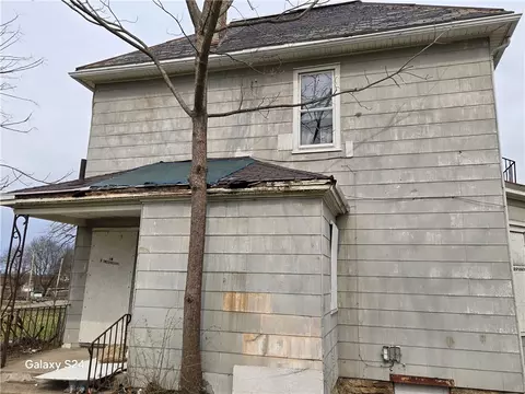 Exterior - 727 W High St, Springfield, OH 45506 photo 4 of 13