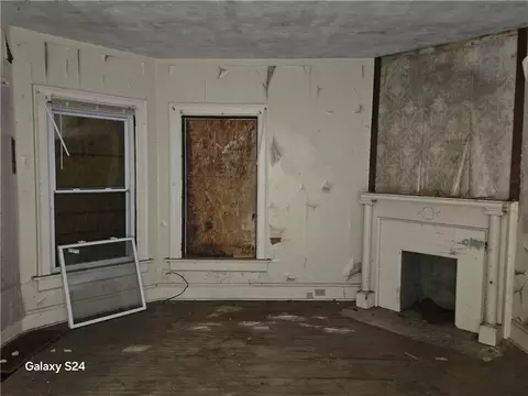 Living - 727 W High St, Springfield, OH 45506 photo 1 of 3