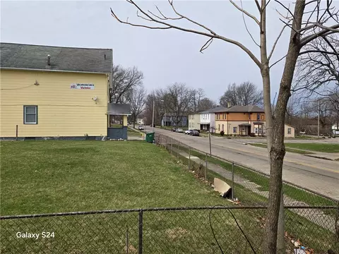 Exterior - 727 W High St, Springfield, OH 45506 photo 9 of 13