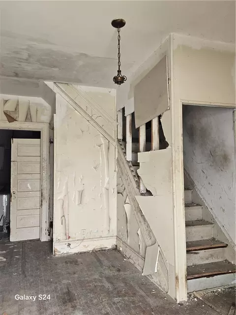 Entry Way - 727 W High St, Springfield, OH 45506 photo 1 of 3