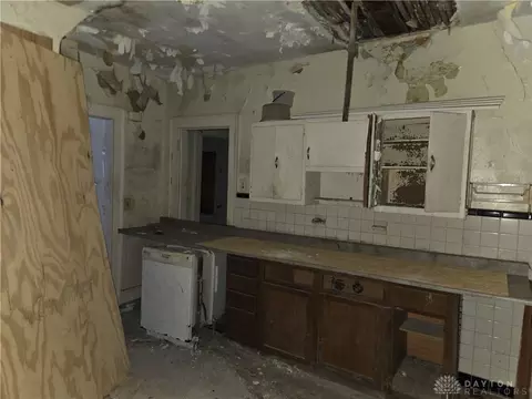 Kitchen - 727 W High St, Springfield, OH 45506 photo 1 of 1
