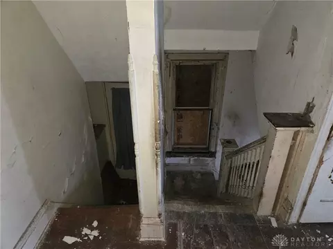 Entry Way - 727 W High St, Springfield, OH 45506 photo 2 of 3