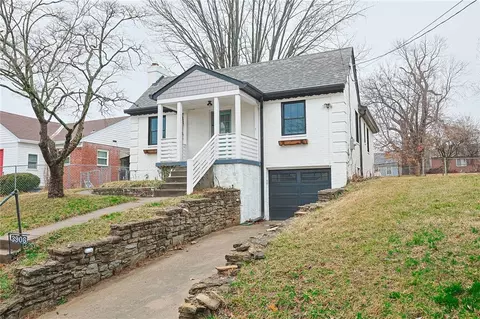 Exterior - 3906 Standish Ave, Cincinnati, OH 45213 photo 2 of 11