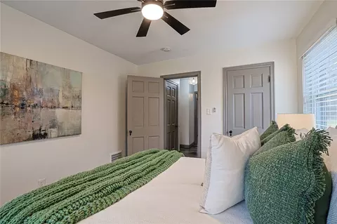 Bedroom - 3906 Standish Ave, Cincinnati, OH 45213 photo 3 of 5