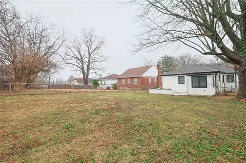 Exterior - 3906 Standish Ave, Cincinnati, OH 45213 photo 9 of 11