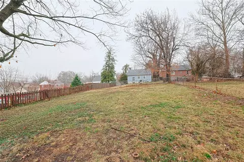 Exterior - 3906 Standish Ave, Cincinnati, OH 45213 photo 7 of 11